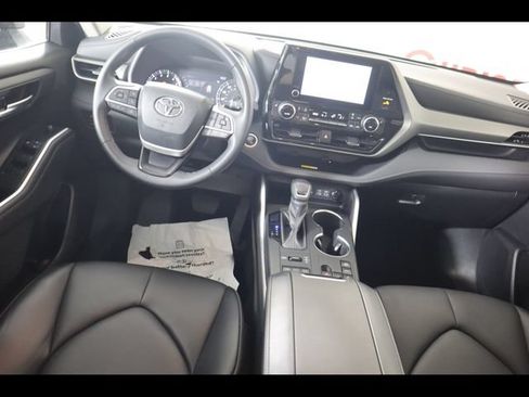 Used 2024 Toyota Highlander XLE AWD/4WD image 43
