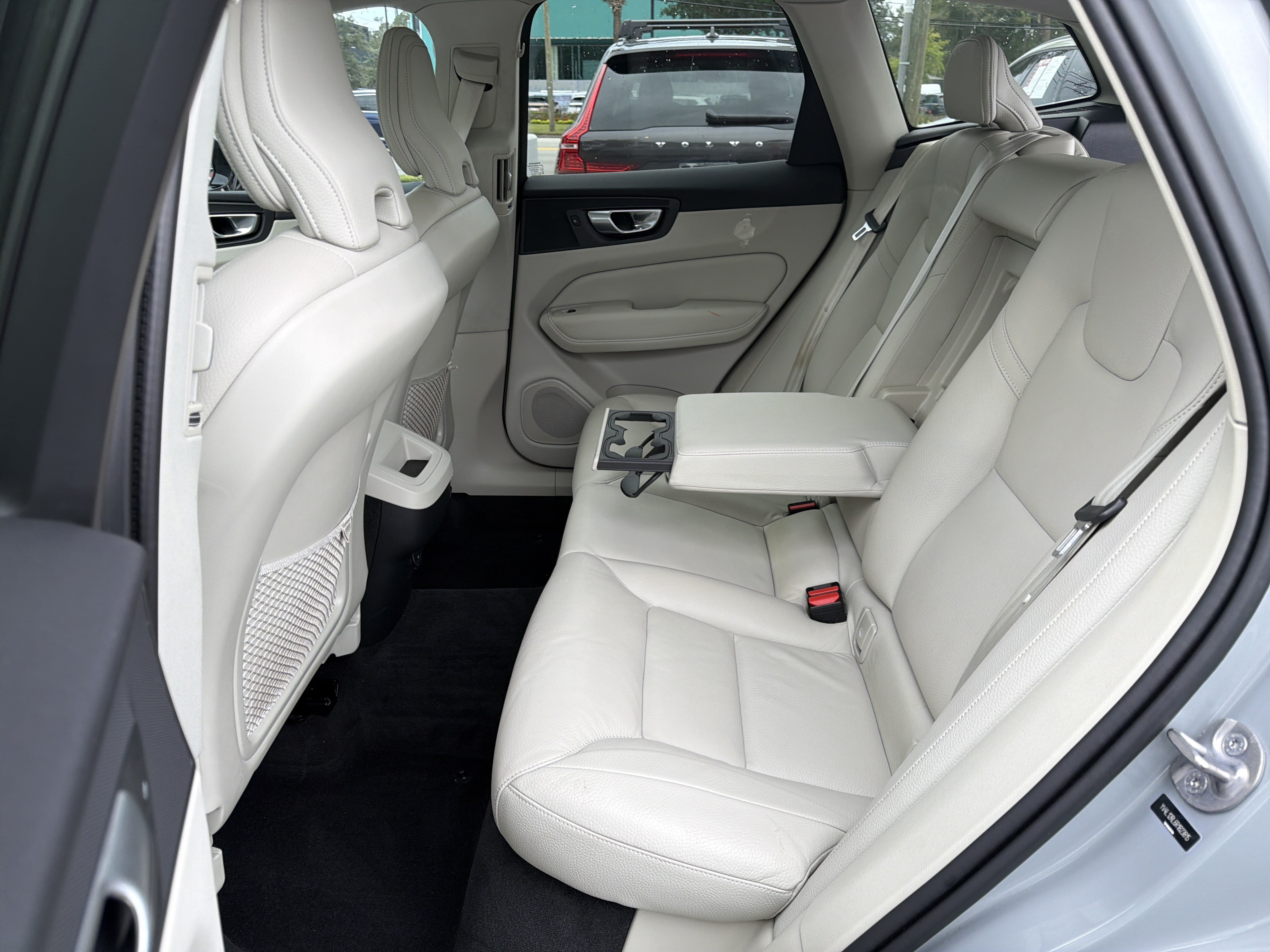 Used 2024 Volvo XC60 B5 Plus w/ Protection Package Premier AWD/4WD image 32