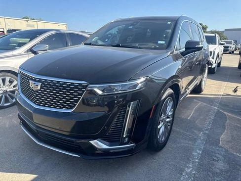 Used 2020 Cadillac XT6 FWD image 1