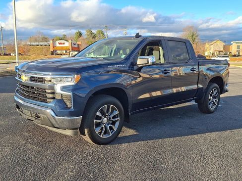 Used 2023 Chevrolet Silverado 1500 LT image 3