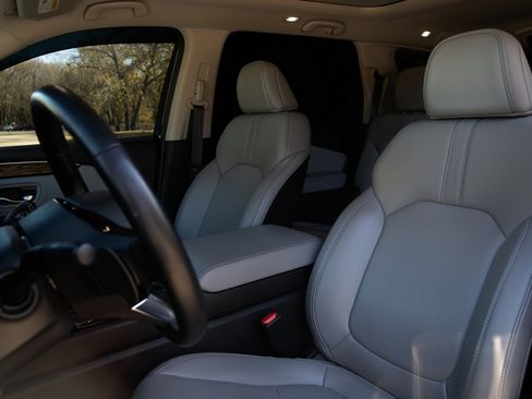 Certified 2024 Honda Pilot Touring image 17