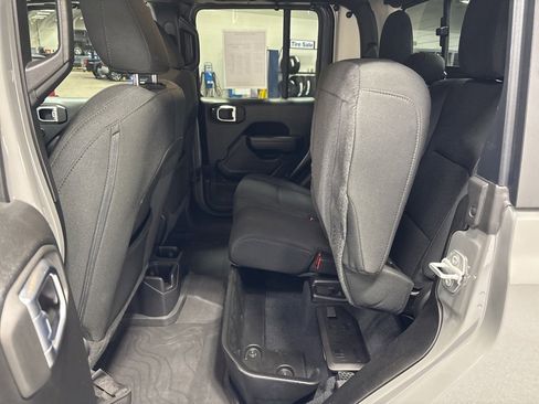 Used 2022 Jeep Gladiator Sport image 30