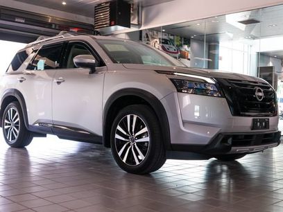 Used 2025 Nissan Pathfinder Platinum w/ Black Appearance Package