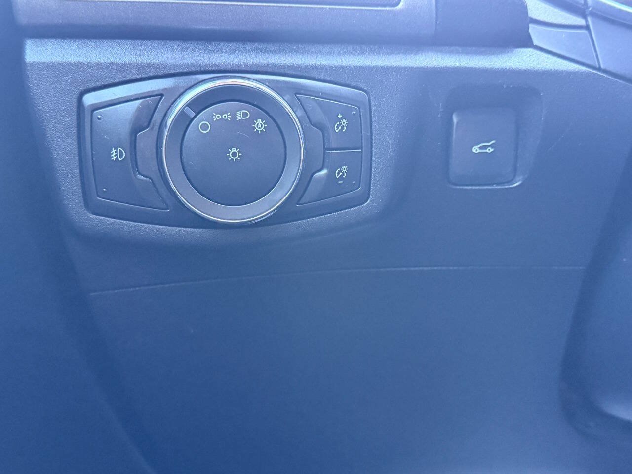Used 2017 Ford Fusion SE w/ Equipment Group 201A FWD image 32