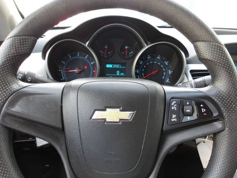 Used 2014 Chevrolet Cruze LS FWD image 13
