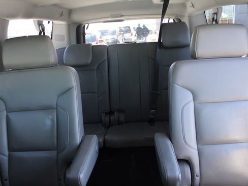 Used 2019 Chevrolet Suburban LT image 27