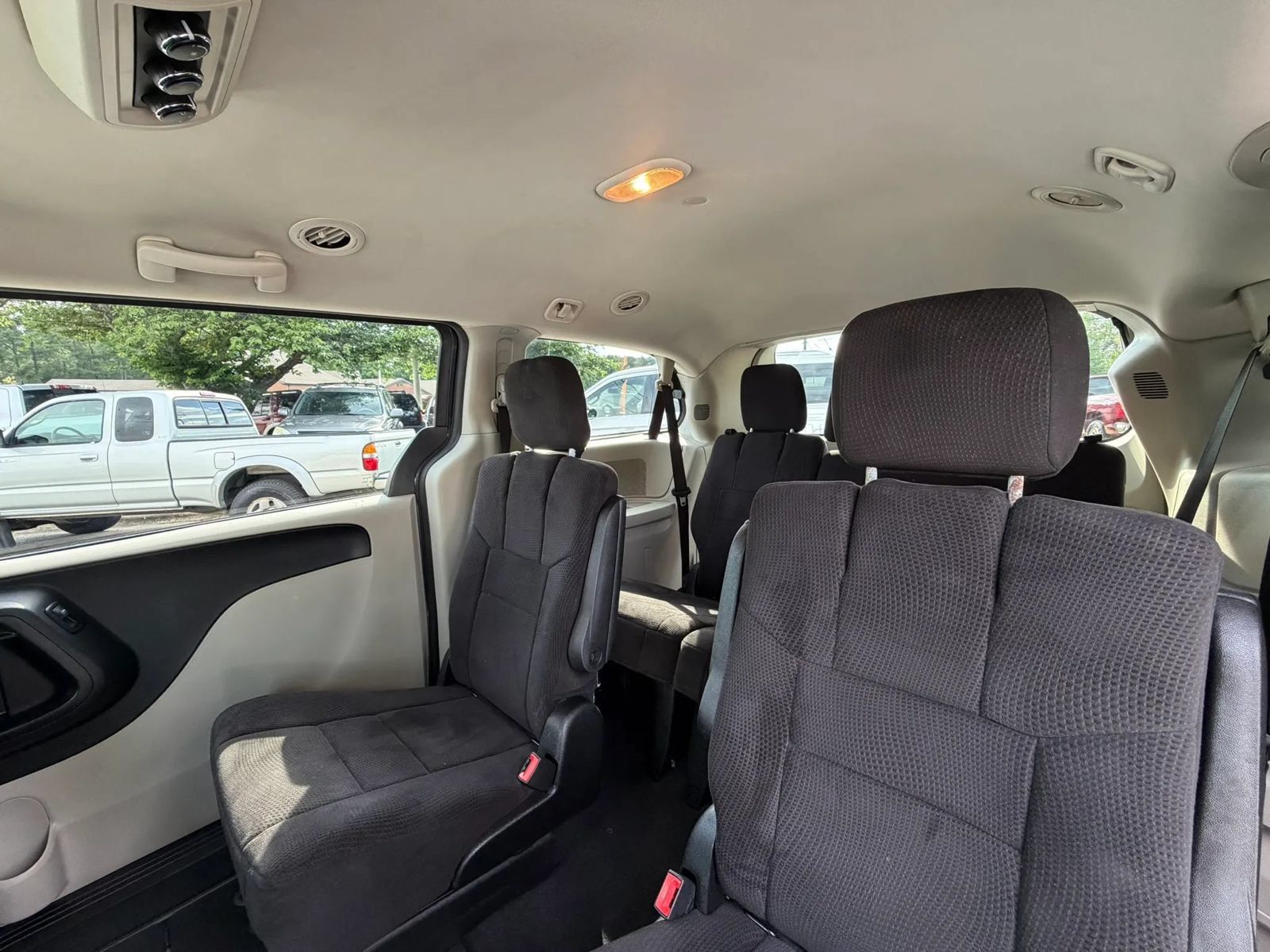 Used 2013 Dodge Grand Caravan SXT w/ UConnect Hands-Free Group FWD image 13