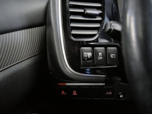 Used 2019 Mitsubishi Outlander GT image 28