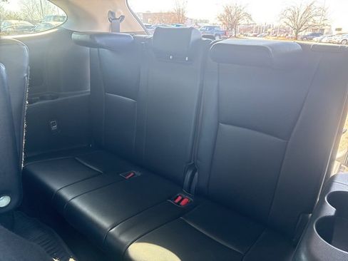 Used 2022 Toyota Highlander XLE image 17