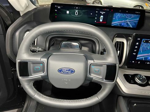 Used 2025 Ford Expedition Active AWD/4WD image 29