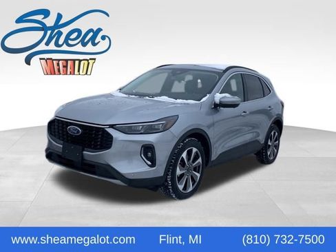 Used 2023 Ford Escape Platinum image 1