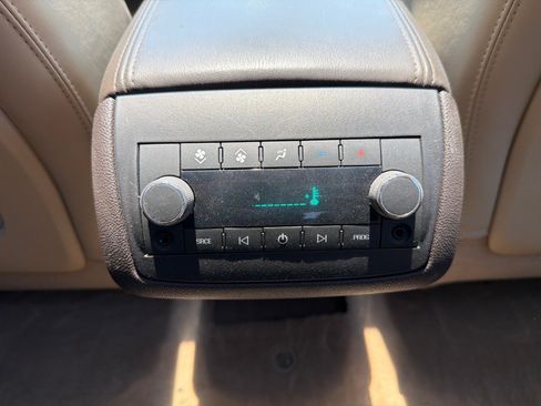 Used 2008 Buick Enclave CXL w/ Entertainment Package #3 FWD image 19