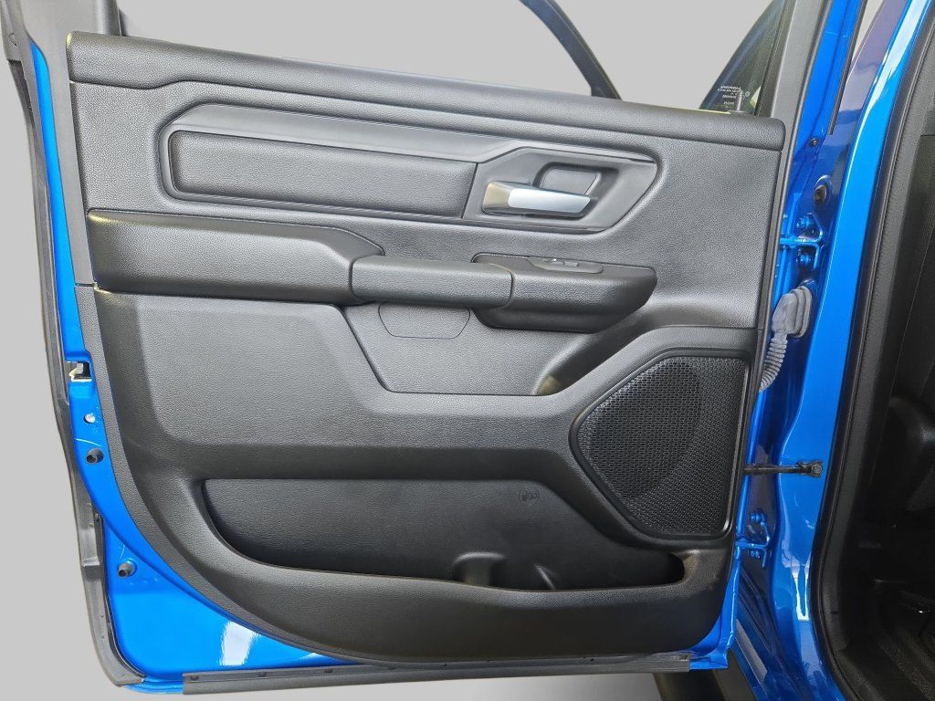 Used 2025 RAM 1500 Warlock AWD/4WD image 17