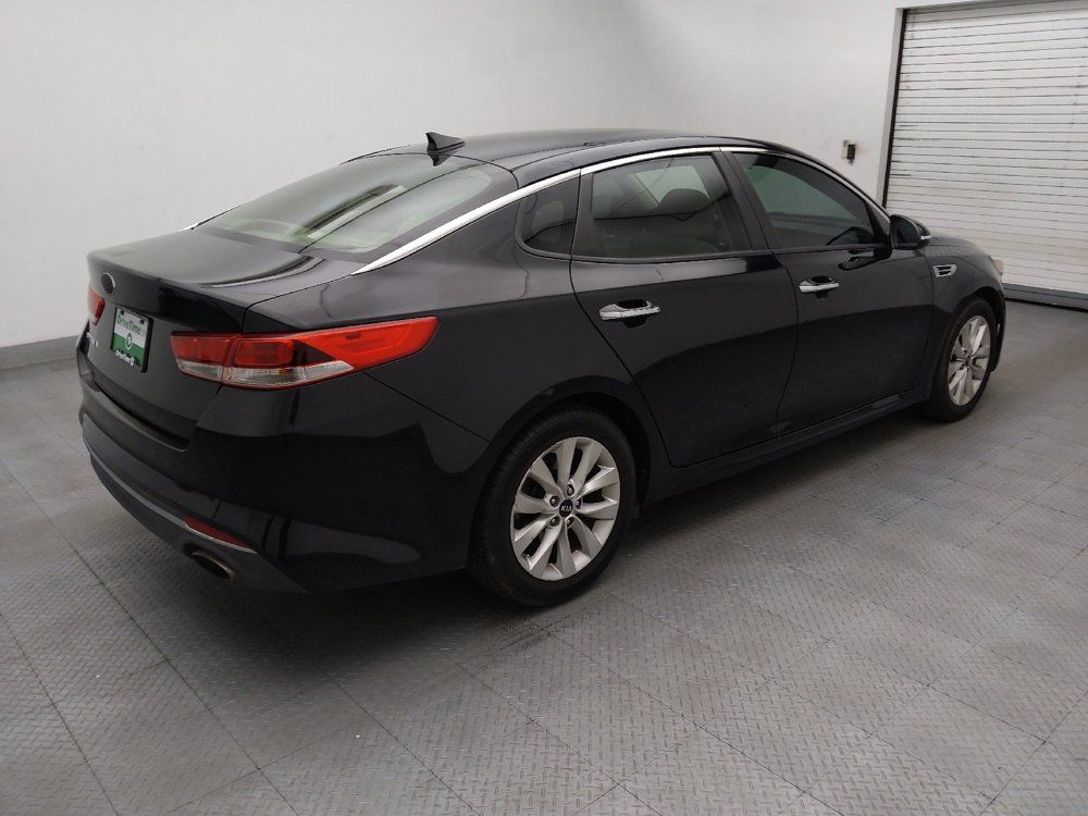 Used 2018 Kia Optima LX w/ 17" Alloy Wheels Package FWD image 9
