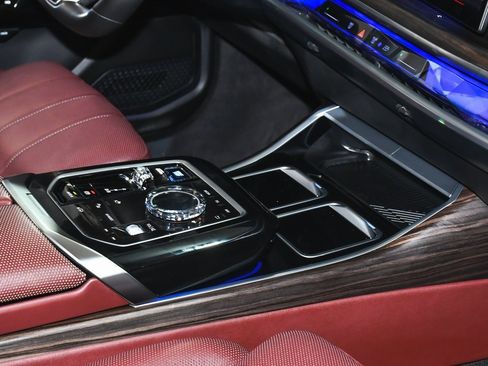 Used 2023 BMW i7 xDrive60 image 90