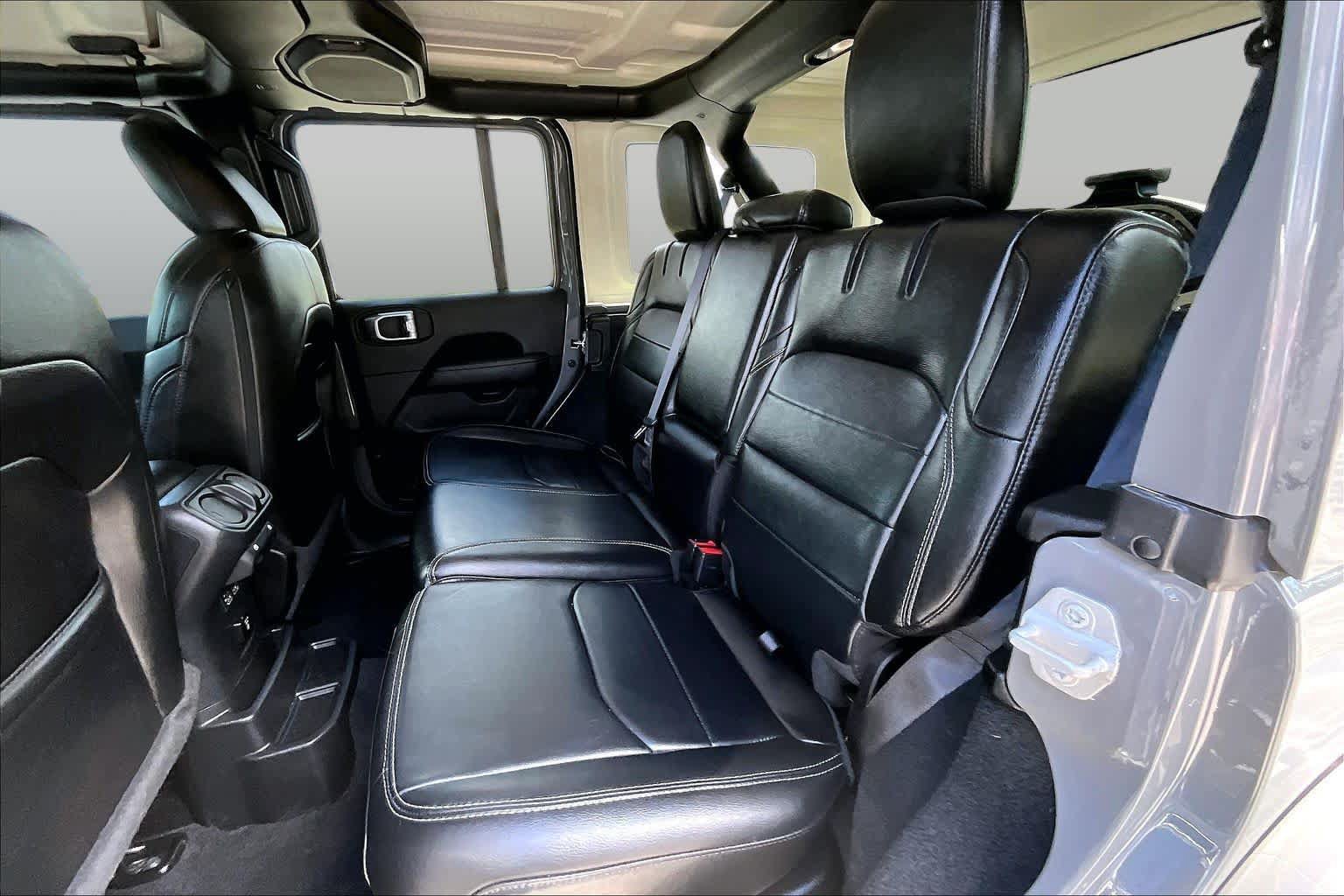 Used 2023 Jeep Wrangler Unlimited Sahara w/ Cold Weather Group AWD/4WD image 20