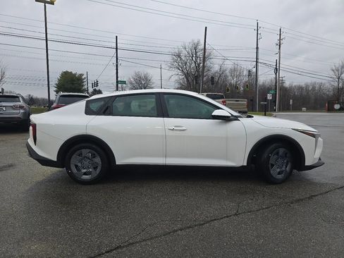 New 2025 Kia K4 LX image 15