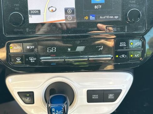 Used 2017 Toyota Prius Three FWD image 27