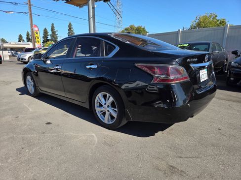 Used 2015 Nissan Altima 2.5 SV w/ Convenience Package FWD image 2