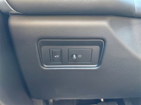 Used 2022 Jaguar F-PACE S image 20