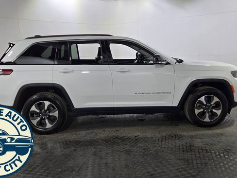 Used 2022 Jeep Grand Cherokee Limited 4xe image 8
