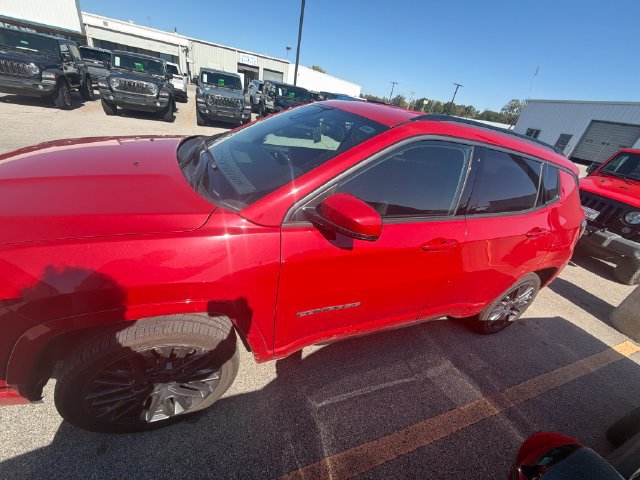 Used 2022 Jeep Compass Limited AWD/4WD image 3