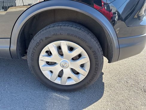 Used 2018 Nissan Rogue Sport S image 11