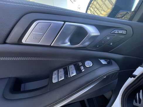 Used 2022 BMW X7 xDrive40i w/ M Sport Package image 24