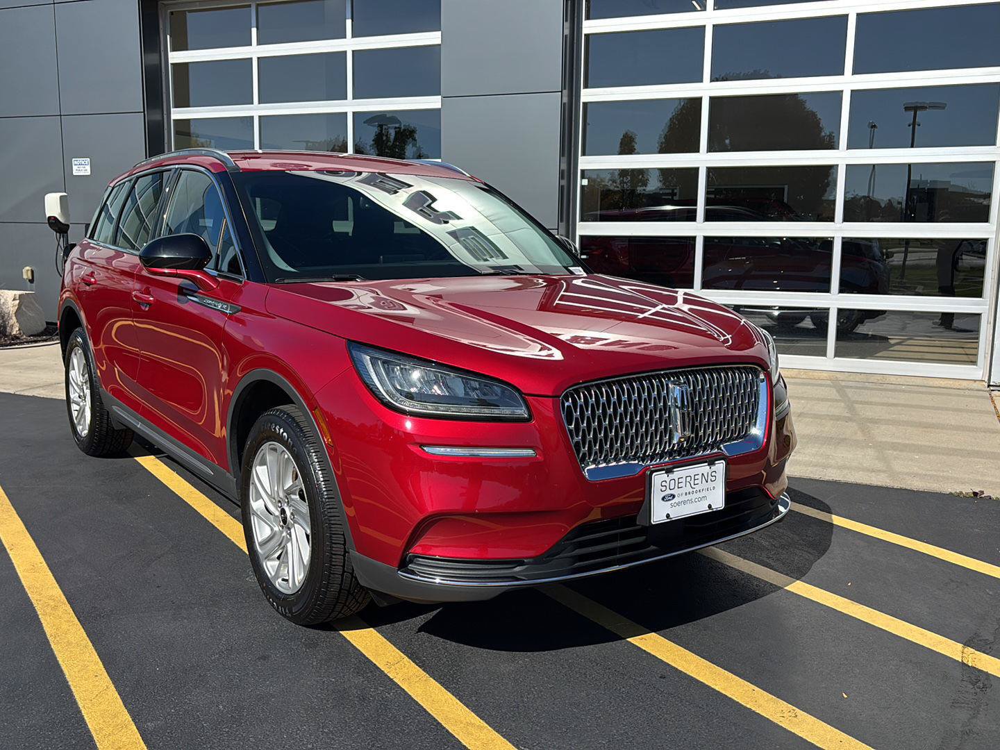 Used 2022 Lincoln Corsair FWD image 4