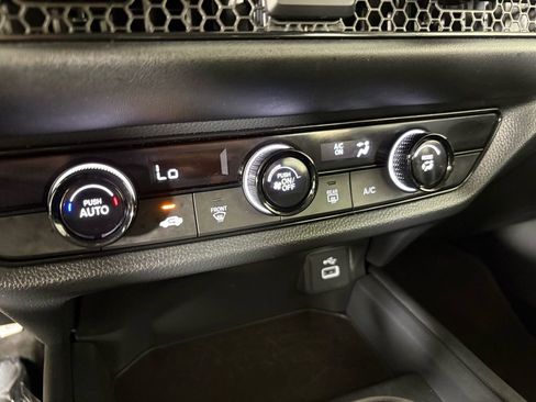 Used 2025 Honda HR-V LX image 33