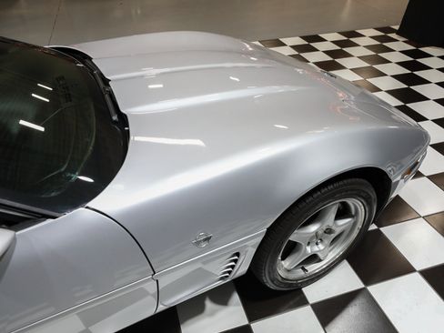 Used 1996 Chevrolet Corvette Coupe RWD image 18
