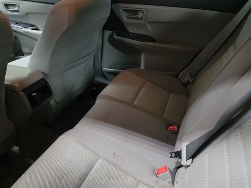 Used 2015 Toyota Camry LE image 9