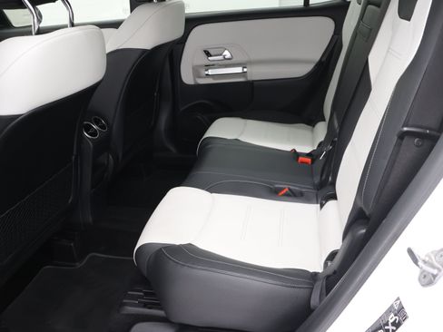 Used 2022 Mercedes-Benz GLB 35 AMG 4MATIC image 9