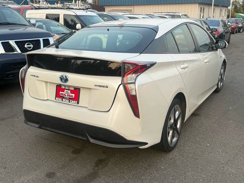 Used 2017 Toyota Prius Four Touring w/ Carpet Mat Package FWD image 4