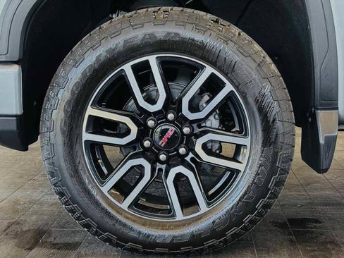 Used 2026 GMC Sierra 1500 AT4 w/ Technology Package AWD/4WD image 32