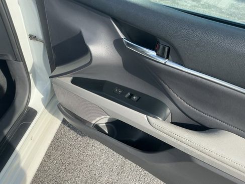 Used 2018 Toyota Camry XLE image 24