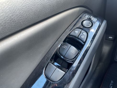 New 2025 Nissan Altima 2.5 SR image 30