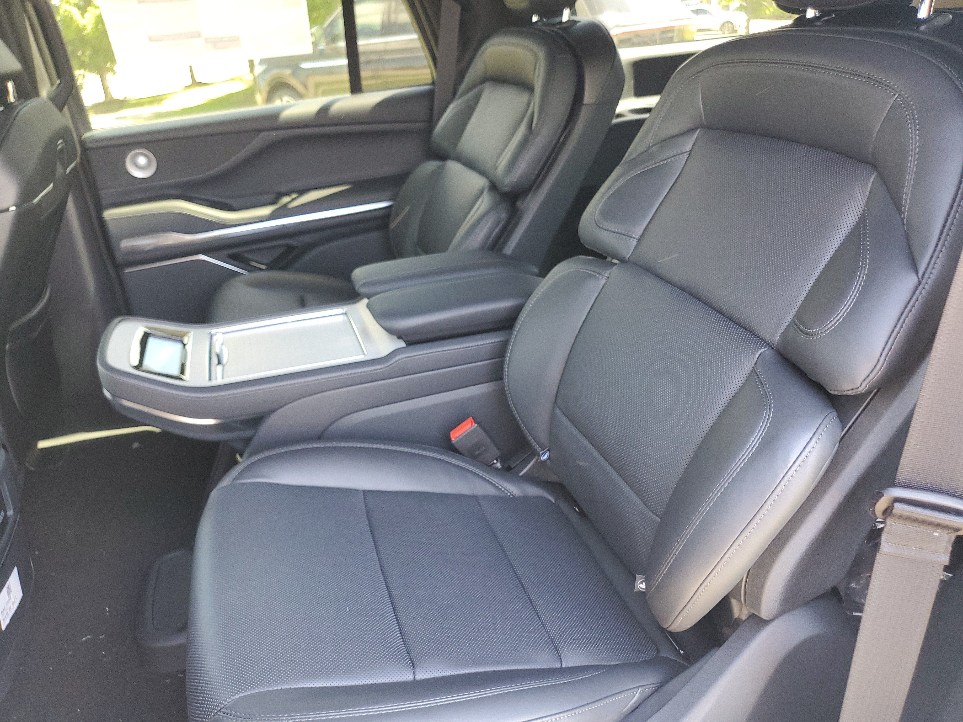 New 2026 Lincoln Navigator Reserve w/ Jet Appearance Package AWD/4WD image 30