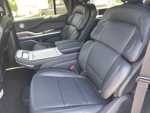 New 2026 Lincoln Navigator Reserve w/ Jet Appearance Package AWD/4WD image 30