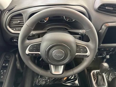 Used 2023 Jeep Renegade Latitude AWD/4WD image 25
