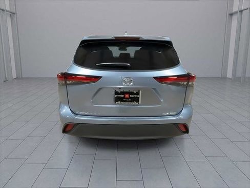Certified 2022 Toyota Highlander XLE image 7