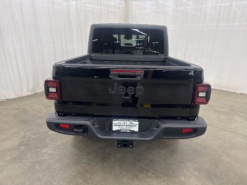 Used 2025 Jeep Gladiator Willys image 22