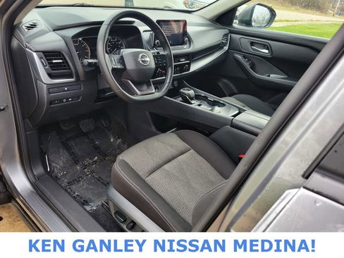 Used 2025 Nissan Rogue SV image 25