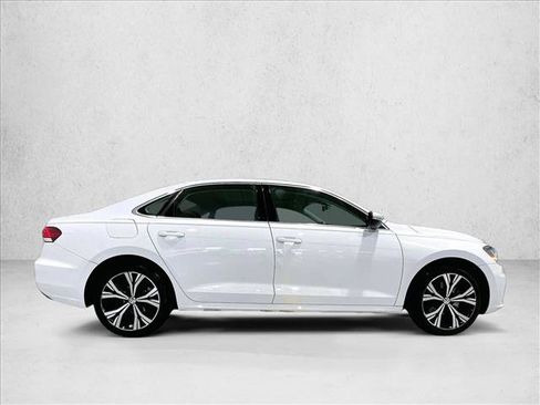 Used 2022 Volkswagen Passat 2.0T SE FWD image 5