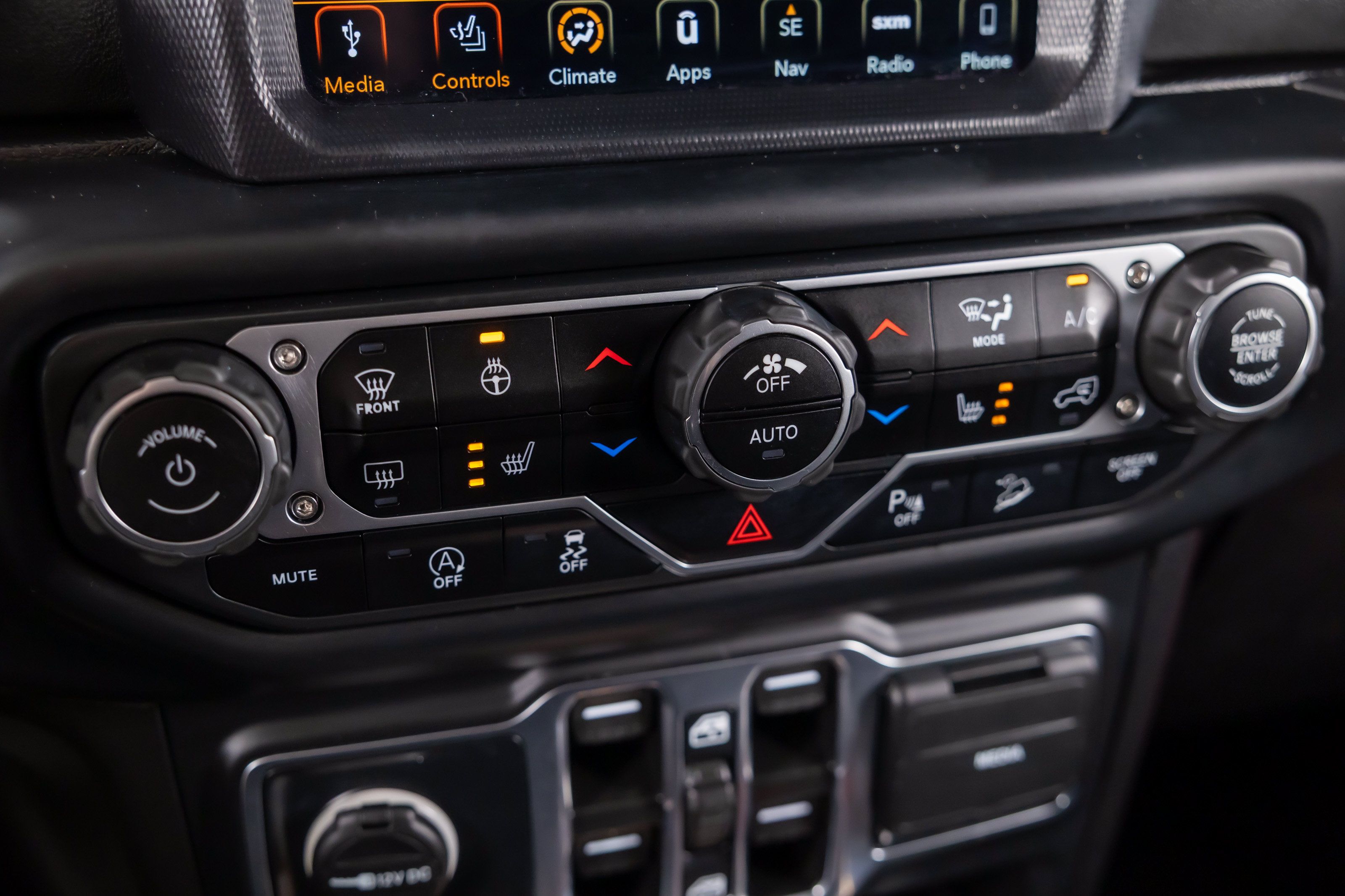 Used 2018 Jeep Wrangler Unlimited Sahara AWD/4WD image 18