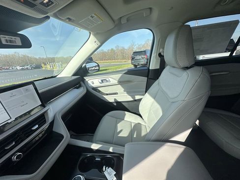 New 2026 Ford Explorer Active AWD/4WD image 11