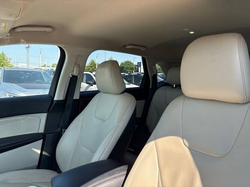 Used 2020 Ford Edge Titanium FWD image 4