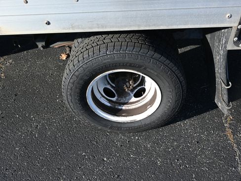 Used 2016 Ford E-350 and Econoline 350 Super Duty image 3