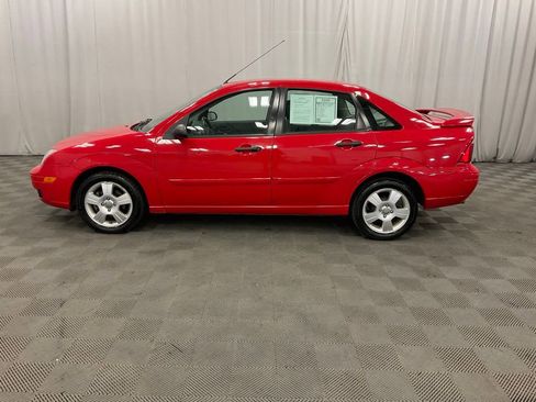 Used 2005 Ford Focus ZX4 Sedan image 8