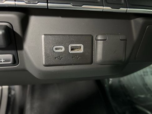 Used 2025 Chevrolet Silverado 3500 W/T image 34